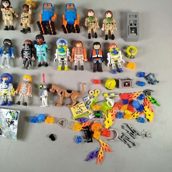 Playmobil Bundle Ghostbusters Set of 21 Figures & Accessories | multicoloured, image 2 of 5