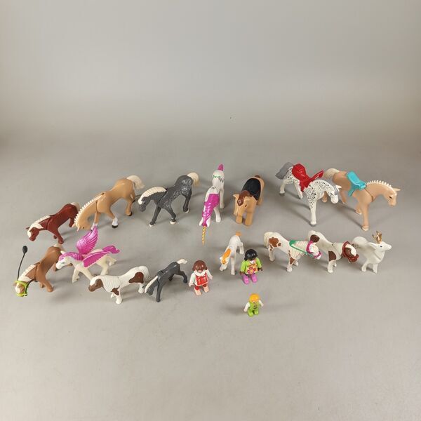 Playmobil Bundle horses & figures set von 18 | multicolored, image 1 of 2