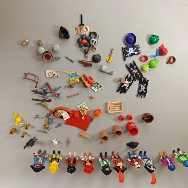 Playmobil Bundle pirates 13x figures & accessories | multicolored, image 3 of 3