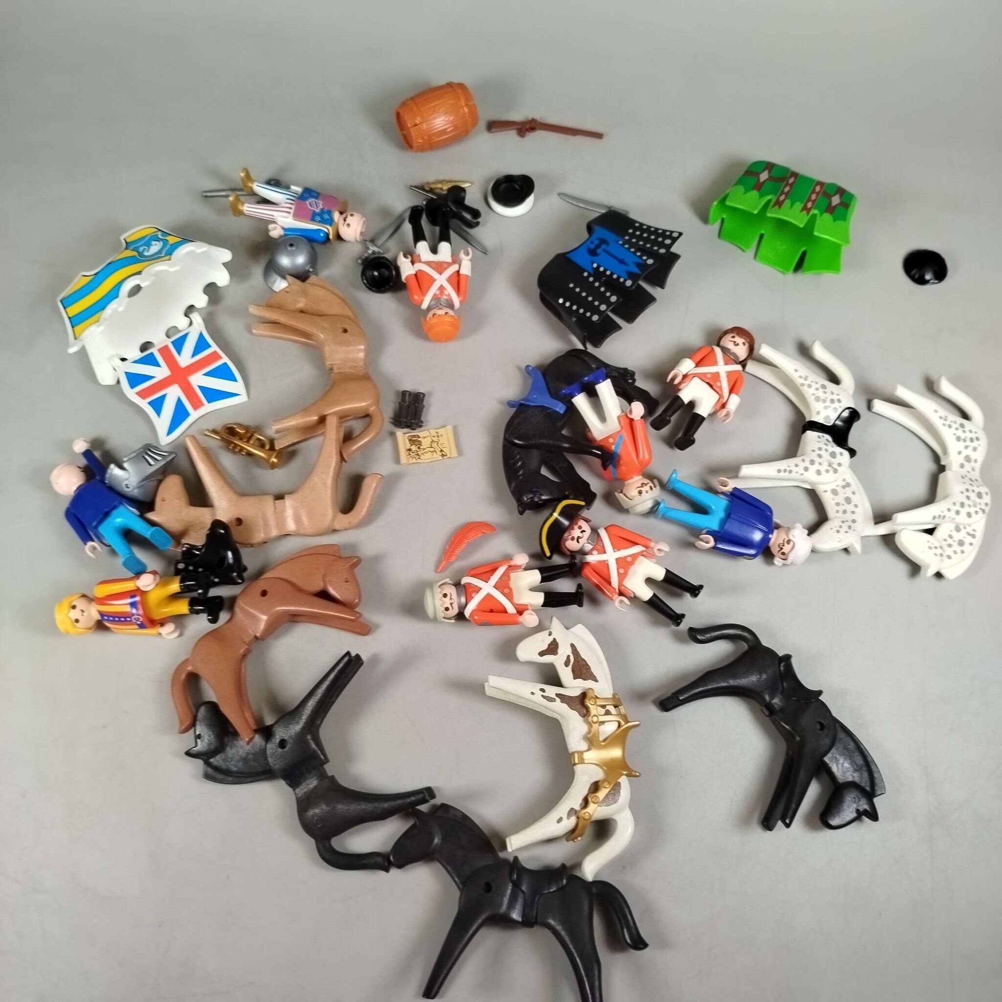 Playmobil Bundle Piraten & Soldaten Pferde Figurene