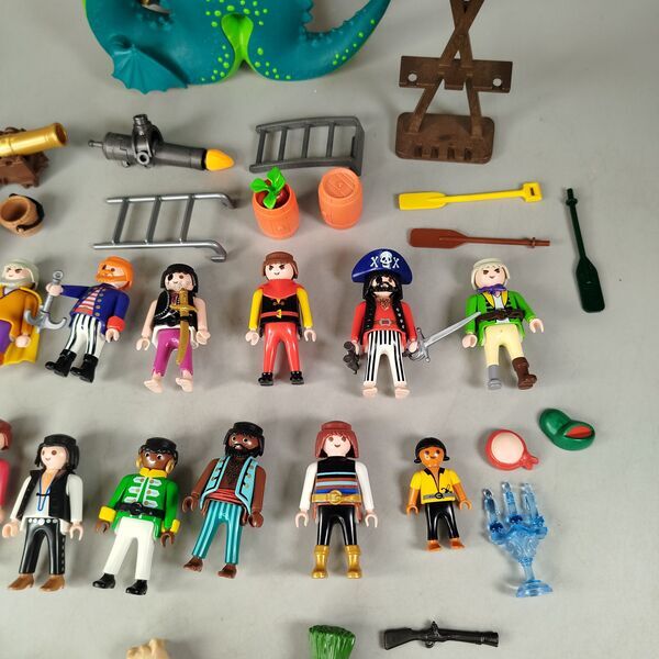 Playmobil Bundle pirates set von 15 figures & animals | multicolored, image 2 of 3