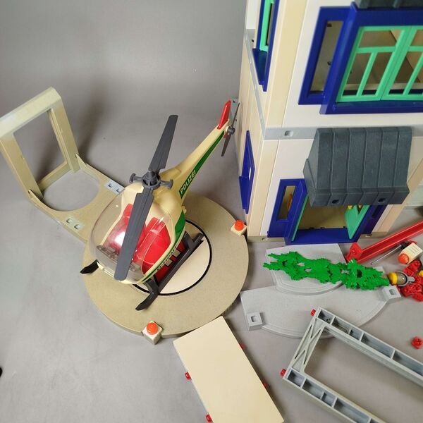 Playmobil Bundle Polizei 3907 3988 Set von 2 Station & Hubschraubere | mehrfarbig, image 2 of 4
