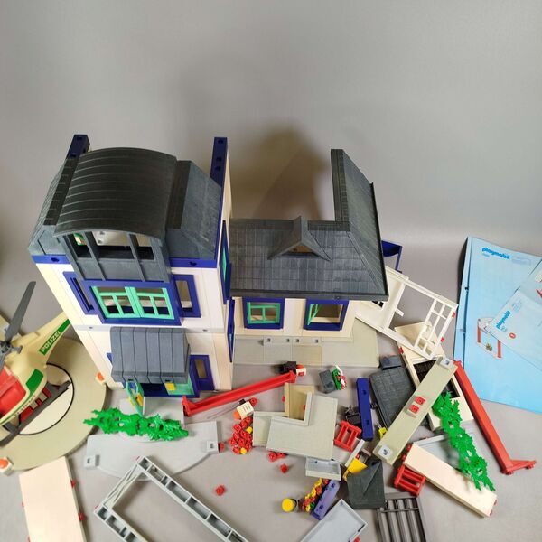 Playmobil Bundle Polizei 3907 3988 Set von 2 Station & Hubschraubere | mehrfarbig, image 4 of 4