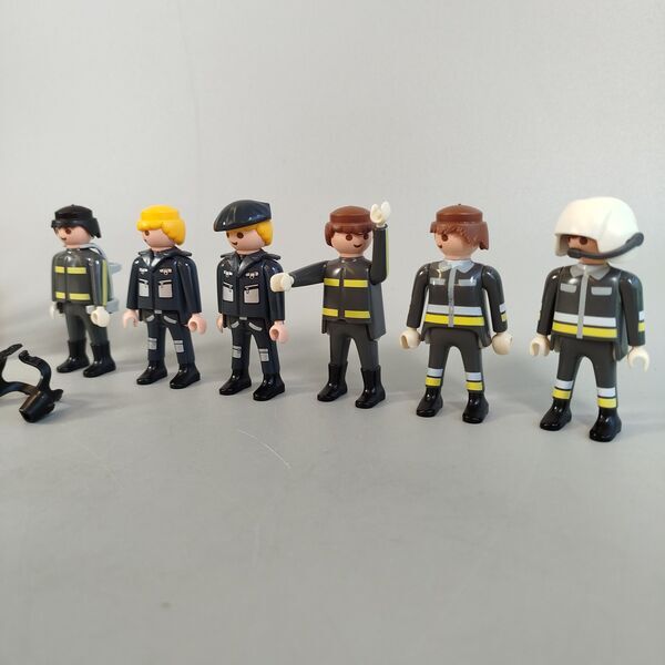 Playmobil Bundle police & fire department set von 11 figures | multicolored, image 3 of 3