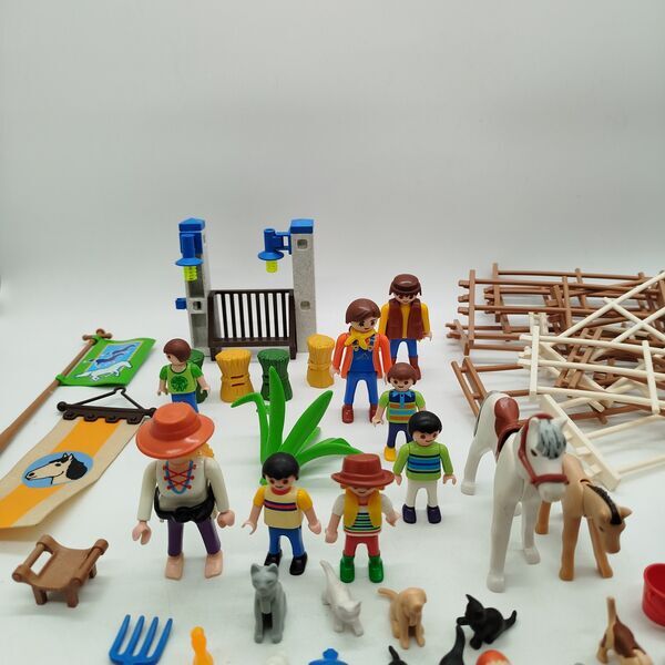 Playmobil Bundle riding stable figures & animals comprehensive set | multicolored, image 4 of 5