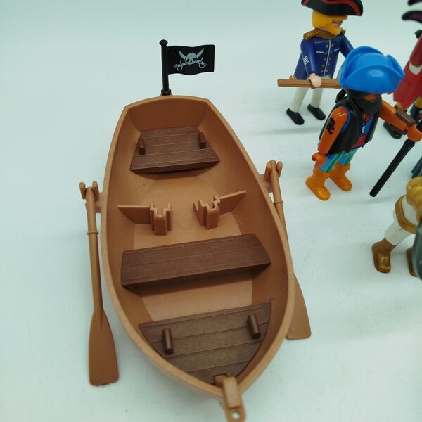 Playmobil Bundle knight & pirates set of 8 figures | multicolored, image 5 of 5