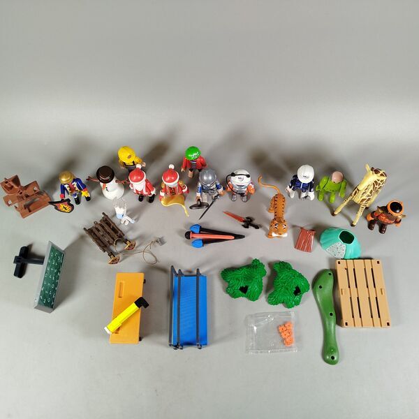 Playmobil Bundle Set von 14 Figuren mit Zubehör | mehrfarbig, image 1 of 2