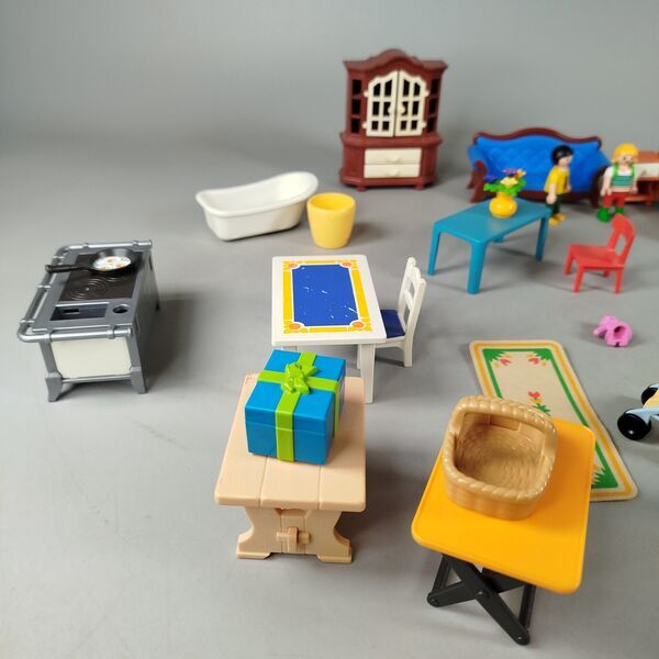 Playmobil Bundle Set von 21 Figuren, Möbel & Tieree | multicolored, image 3 of 5