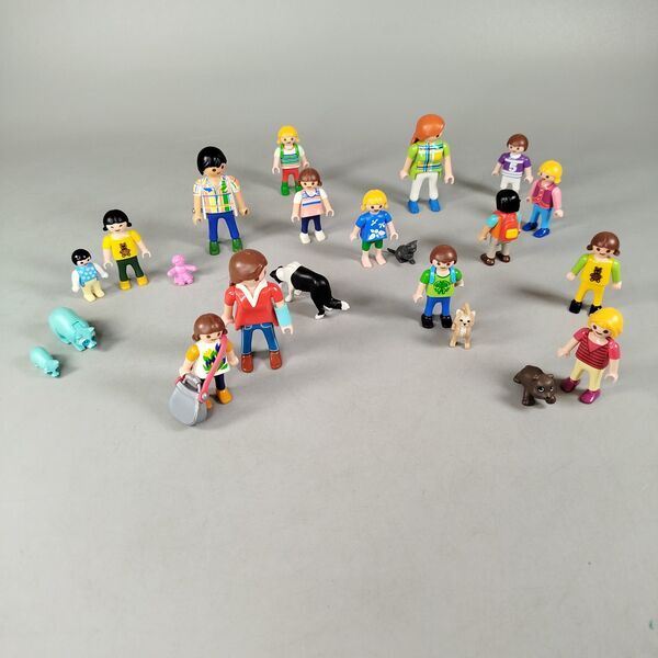 Playmobil Bundle Set von 21 Figuren, Möbel & Tieree | multicolored, image 5 of 5
