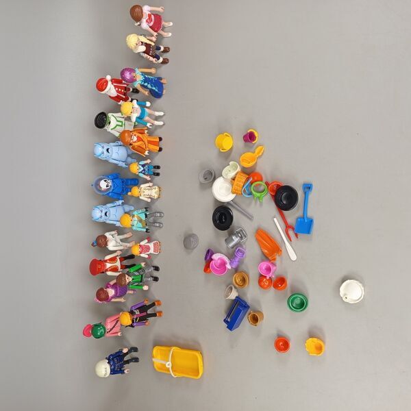 Playmobil Bundle Set von 22 Figuren mit Zubehöre | multicolored, image 3 of 3