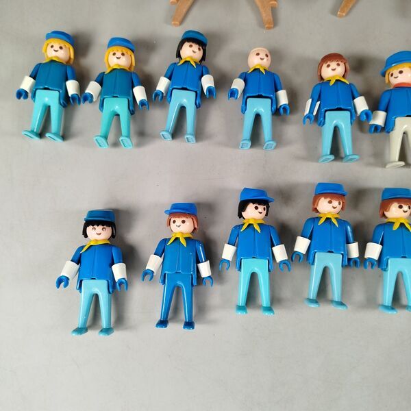Playmobil Bundle Set von 23 Figuren & 3 Pferdee | multicolored, image 1 of 3