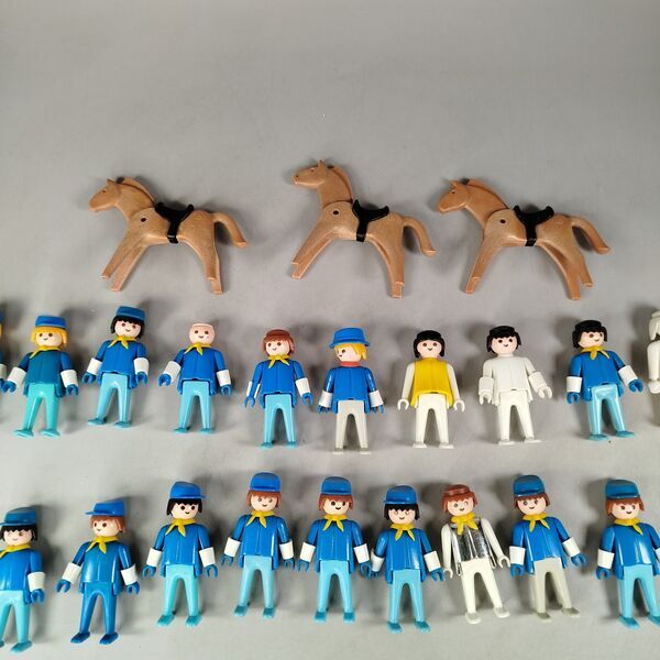 Playmobil Bundle Set von 23 Figuren & 3 Pferdee | multicolored, image 3 of 3