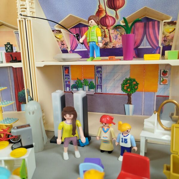 Playmobil Bundle Spielhaus Figuren & Möbele | multicolored, image 1 of 5