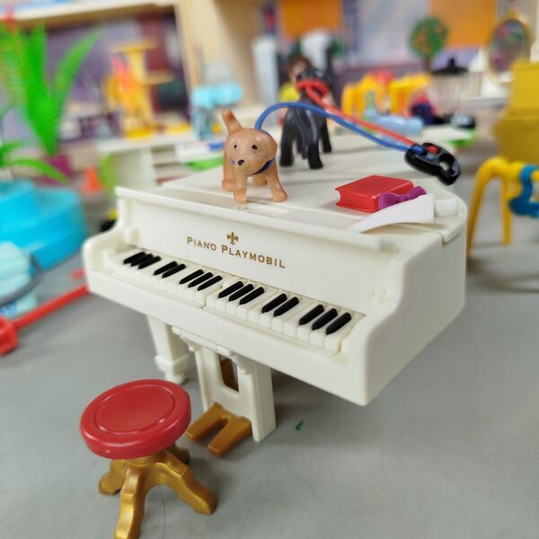 Playmobil Bundle Spielhaus Figuren & Möbele | multicolored, image 2 of 5