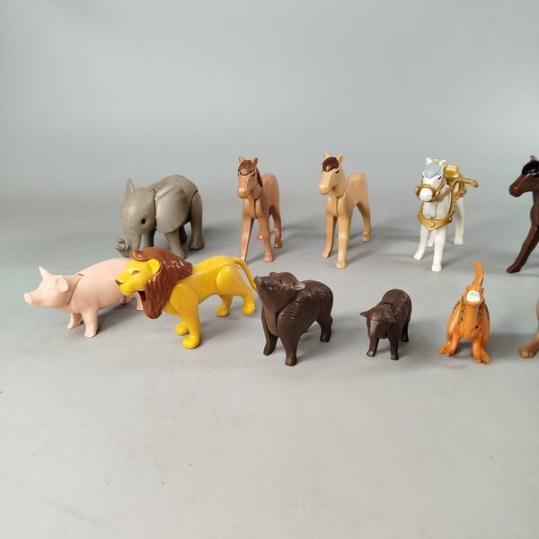 Playmobil Bundle Tiere Set von 42 Figuren & Zubehör | mehrfarbig, image 3 of 4