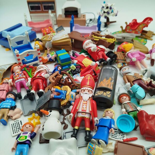 Playmobil Bundle Weihnachten Figuren & Zubehör mit Kamin & Schlittene | multicolored, image 1 of 3