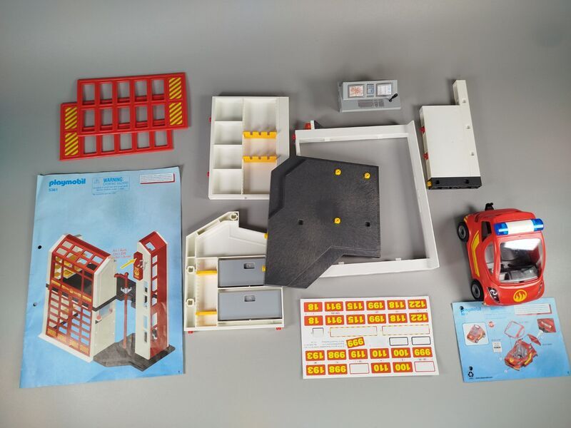 Playmobil Feuerwehrset mit Station, 2 Fahrzeugen and Zubehör | multicolored 1