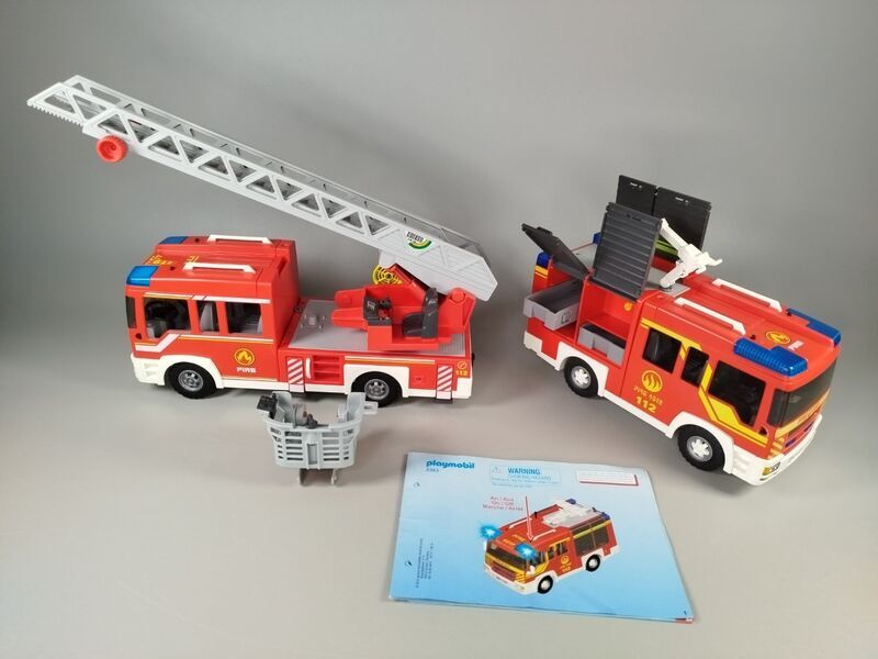 Playmobil Feuerwehrset mit Station, 2 Fahrzeugen and Zubehör | multicolored 3