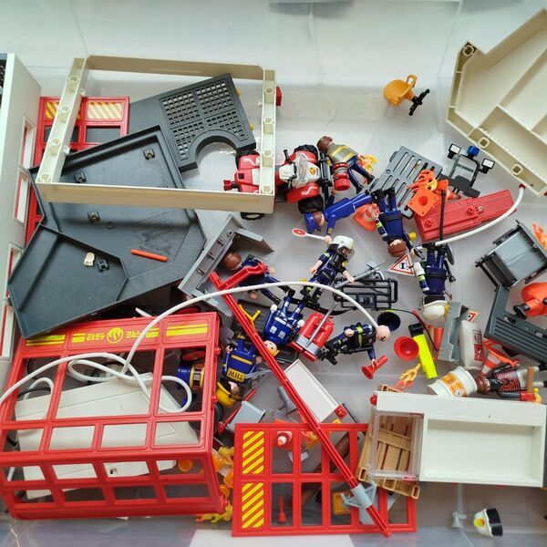 Playmobil Feuerwehrstation 4512 – Set mit Figuren & Fahrzeugen | mehrfarbig 2