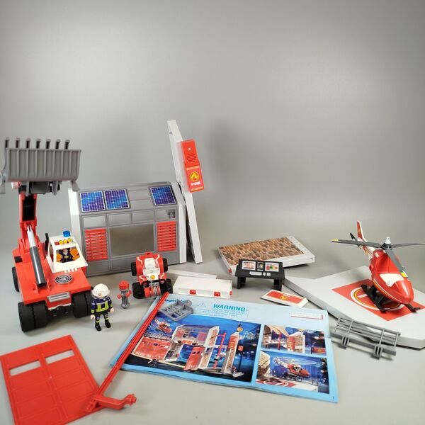 Playmobil Feuerwehrstation 9462 - Set mit Fahrzeugen and Figuren | multicolored 1