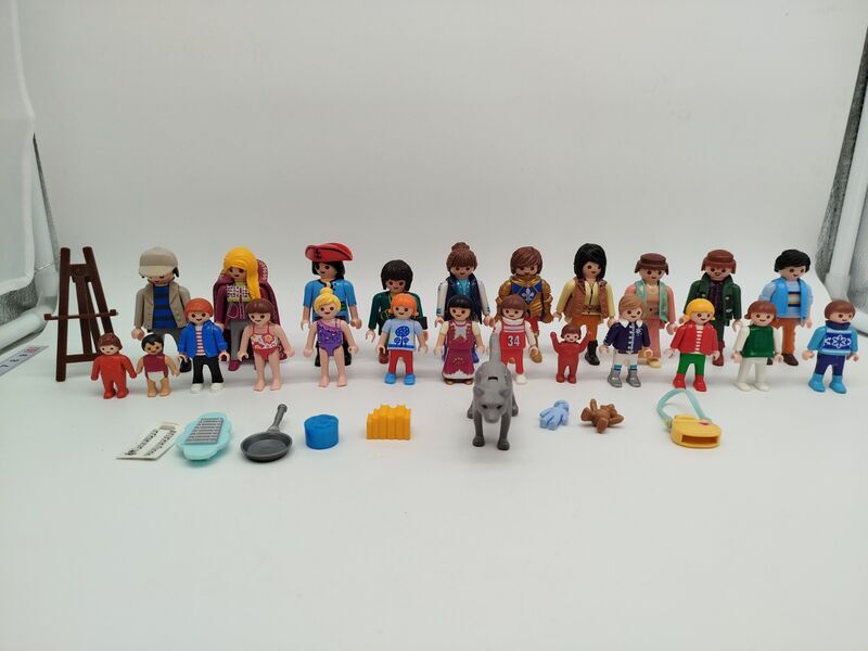 Playmobil Figuren Set von 23 - mit Zubehör | mehrfarbig 1