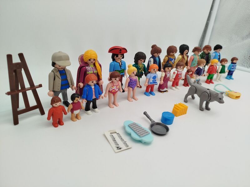 Playmobil Figuren Set von 23 - mit Zubehör | mehrfarbig 3