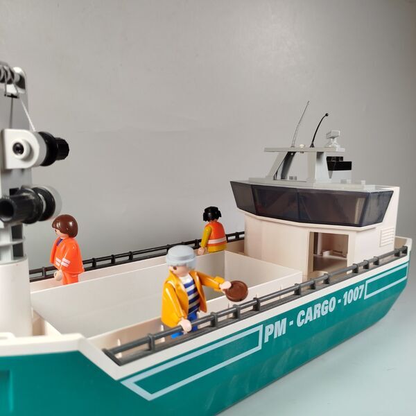 Playmobil Frachtschiff mit Figuren and Zubehör | multicolored 4