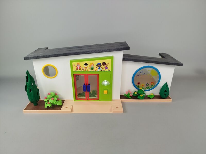 Playmobil Kindertagesstätte Spielset - mit Gebäude, Zubehör & 8 Figuren | mehrfarbig 2