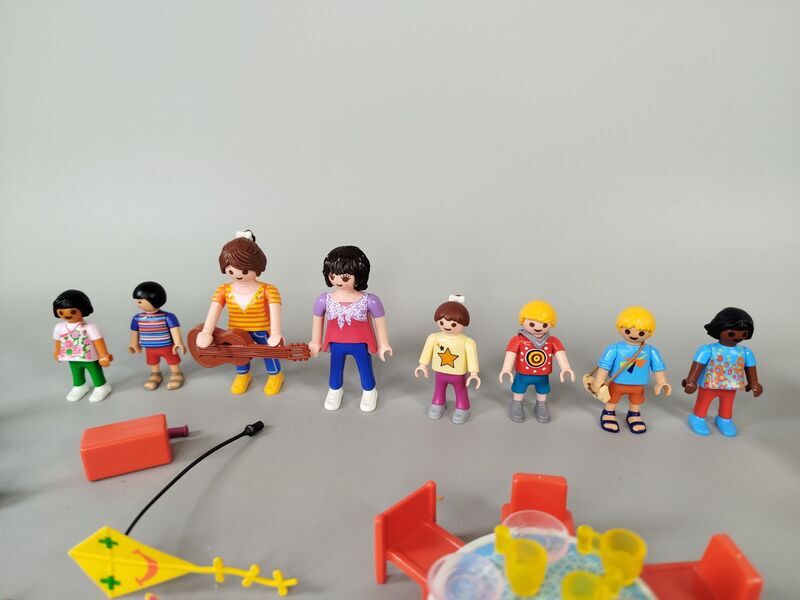 Playmobil Kindertagesstätte Spielset - mit Gebäude, Zubehör & 8 Figuren | mehrfarbig 4