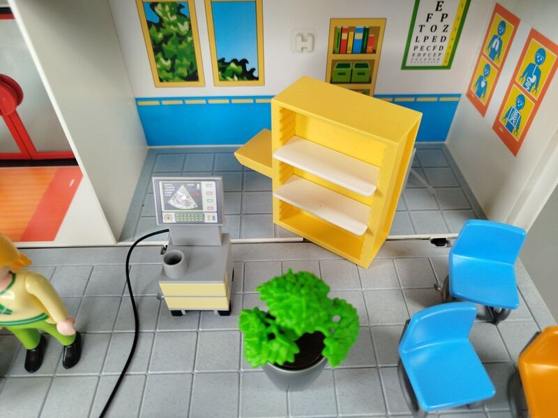 Playmobil Mitnehm-Krankenhaus 5953 - Set mit Figuren & Zubehör | mehrfarbig 5