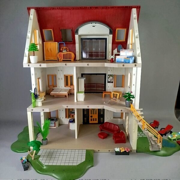 Playmobil Modernes Stadthaus mit umfangreichem Zubehör-Paket | multicolored 1