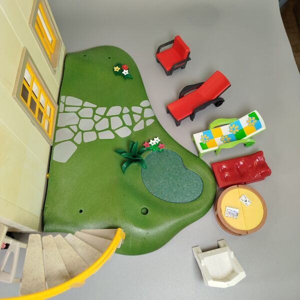 Playmobil Modernes Stadthaus mit umfangreichem Zubehör-Paket | multicolored 4