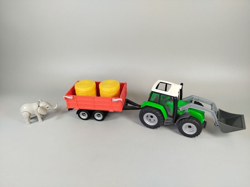 Playmobil Traktor mit Anhänger, Heuballen und Babyelefant | mehrfarbig 1