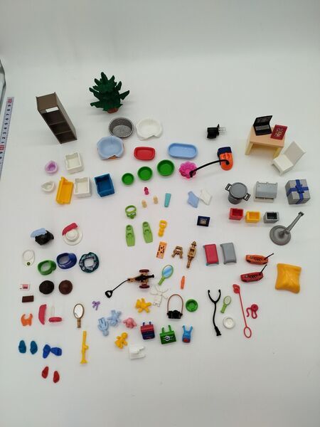 Playmobil Zubehör Set – Miniaturmöbel und Accessoires | mehrfarbig 1