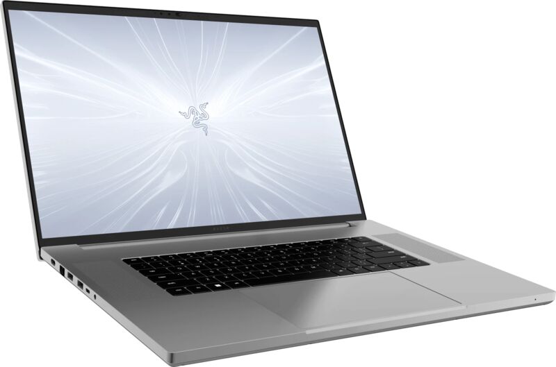 Razer Blade 18 2024 | i9-14900HX | 18" | 32 GB | 2 TB SSD | RTX 4090 | 200 Hz | sølv | Win 11 Home | DE 2