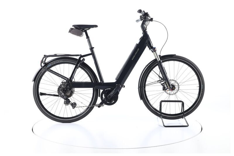Riese & Müller Nevo Touring (2022) | Low Entry | black/anthracite | 28" | 57 cm | 500 - 1000 km 1