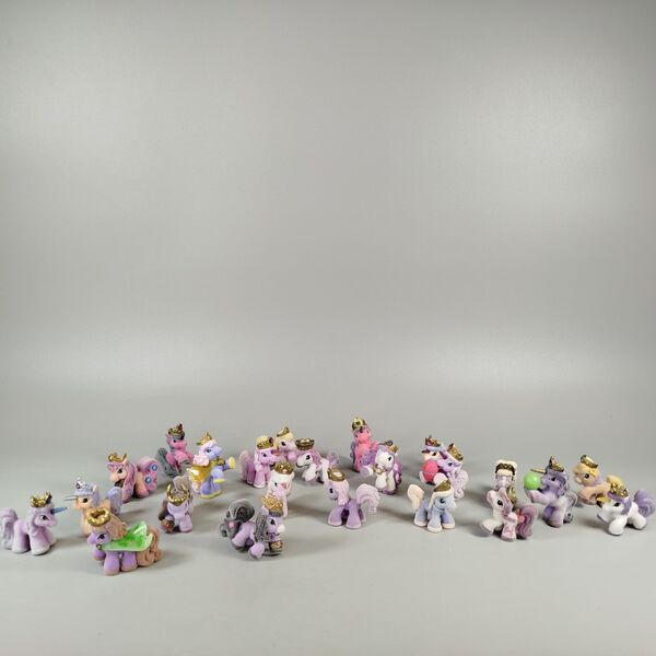 Sammelfiguren Fantasy Ponys Set - mit Kronen and Zubehör | multicolored 1