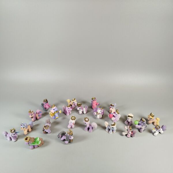 Sammelfiguren Fantasy Ponys Set - mit Kronen and Zubehör | multicolored 2