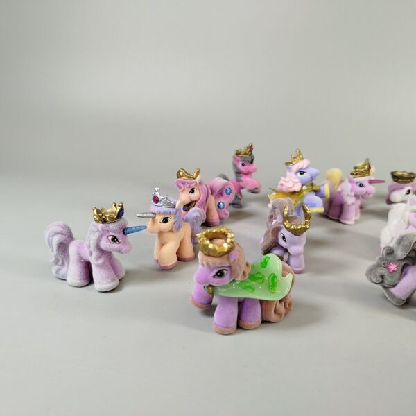 Sammelfiguren Fantasy Ponys Set - mit Kronen and Zubehör | multicolored 3