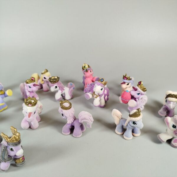 Sammelfiguren Fantasy Ponys Set - mit Kronen and Zubehör | multicolored 4