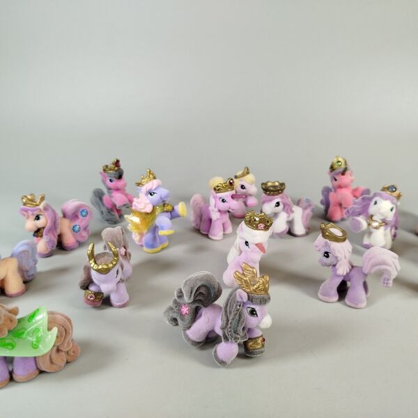 Sammelfiguren Fantasy Ponys Set - mit Kronen and Zubehör | multicolored 5