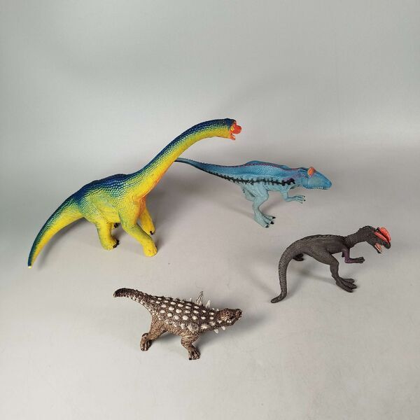Schleich Bundle Dinosaurier 4 Teile Carnotaurus Brachiosaurus Ankylosaurus Dilophosauruse | mehrfarbig, image 1 of 3