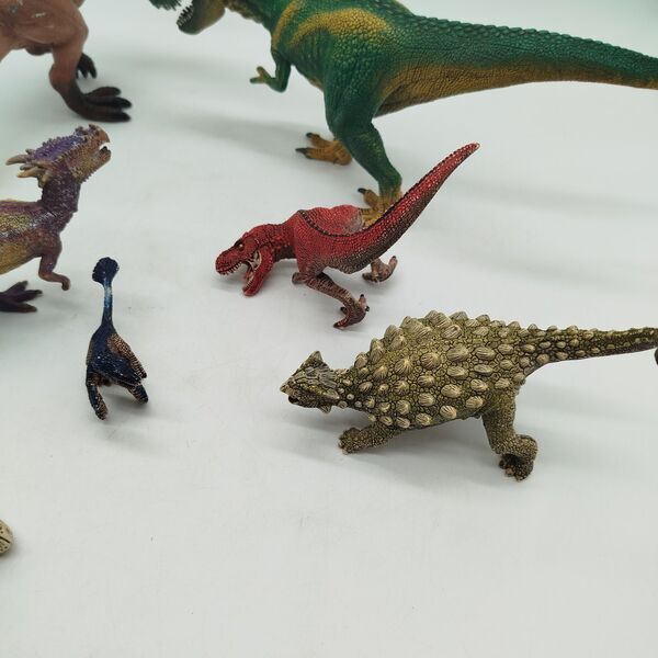 Schleich Bundle Dinosaurier Set von 7 Figuren & Schädele | mehrfarbig, image 1 of 5