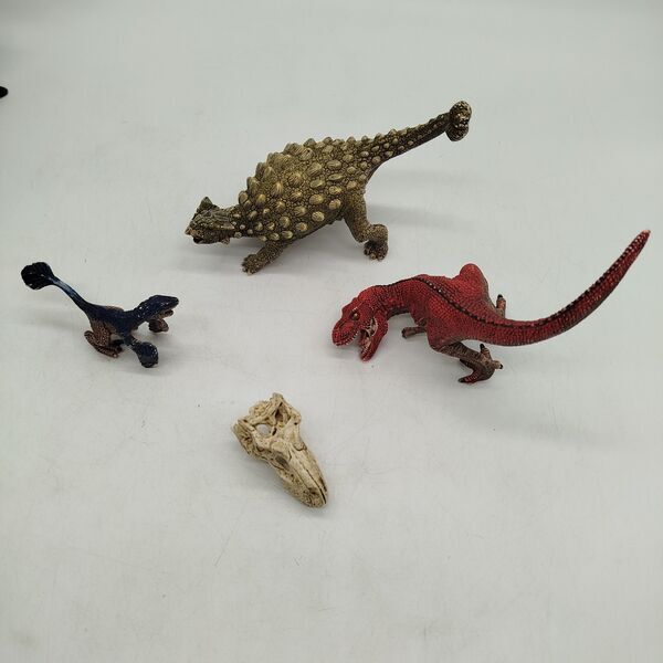 Schleich Bundle Dinosaurier Set von 7 Figuren & Schädele | mehrfarbig, image 2 of 5