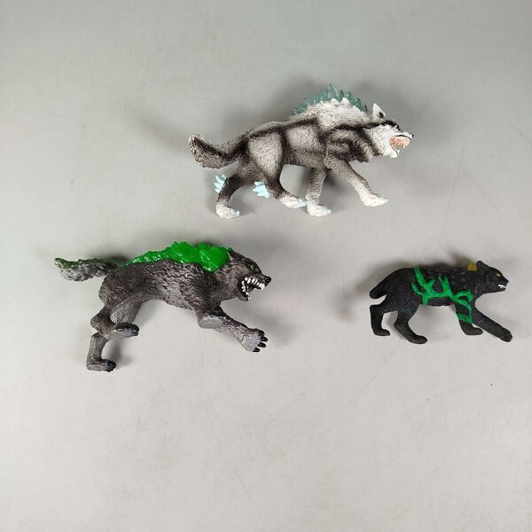 Schleich Bundle Fantasie-Tiere 3x Wolfsfigurene | multicolored, image 1 of 3