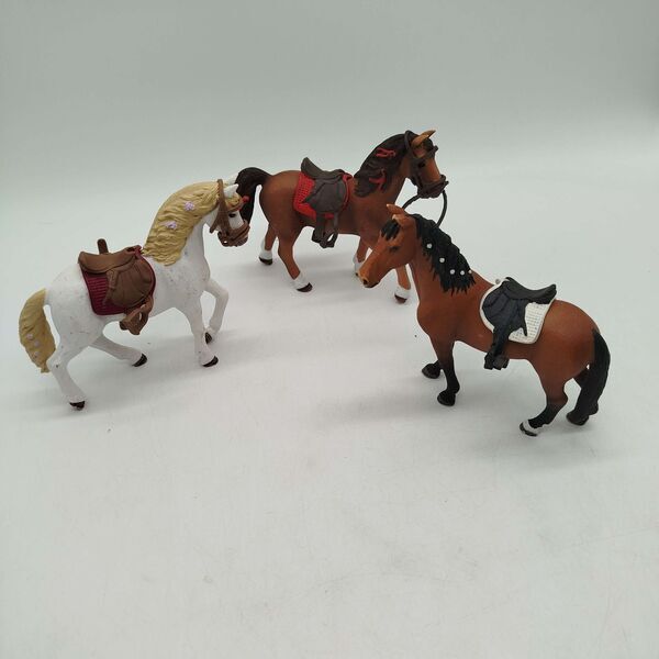 Schleich Bundle Pferde & Reiterin Set von 6 Pferdefiguren & Reiterine | mehrfarbig, image 1 of 2