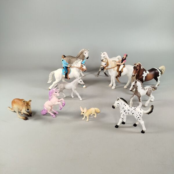 Schleich Bundle riding stable set of 13 animals & rider | multicolored, image 1 of 5
