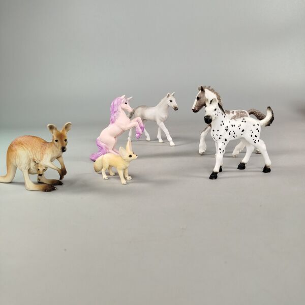 Schleich Bundle riding stable set of 13 animals & rider | multicolored, image 2 of 5
