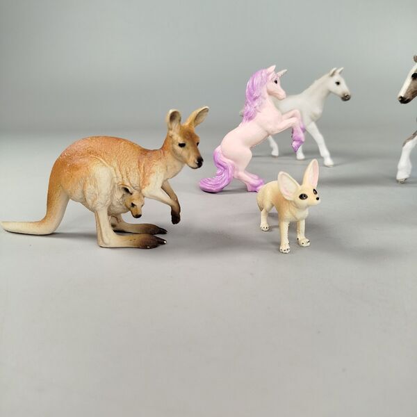 Schleich Bundle riding stable set of 13 animals & rider | multicolored, image 3 of 5