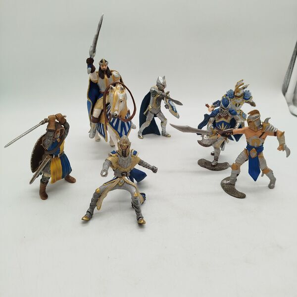 Schleich Bundle Ritter 8x Figuren mit Waffen & Schildene | multicolored, image 1 of 2